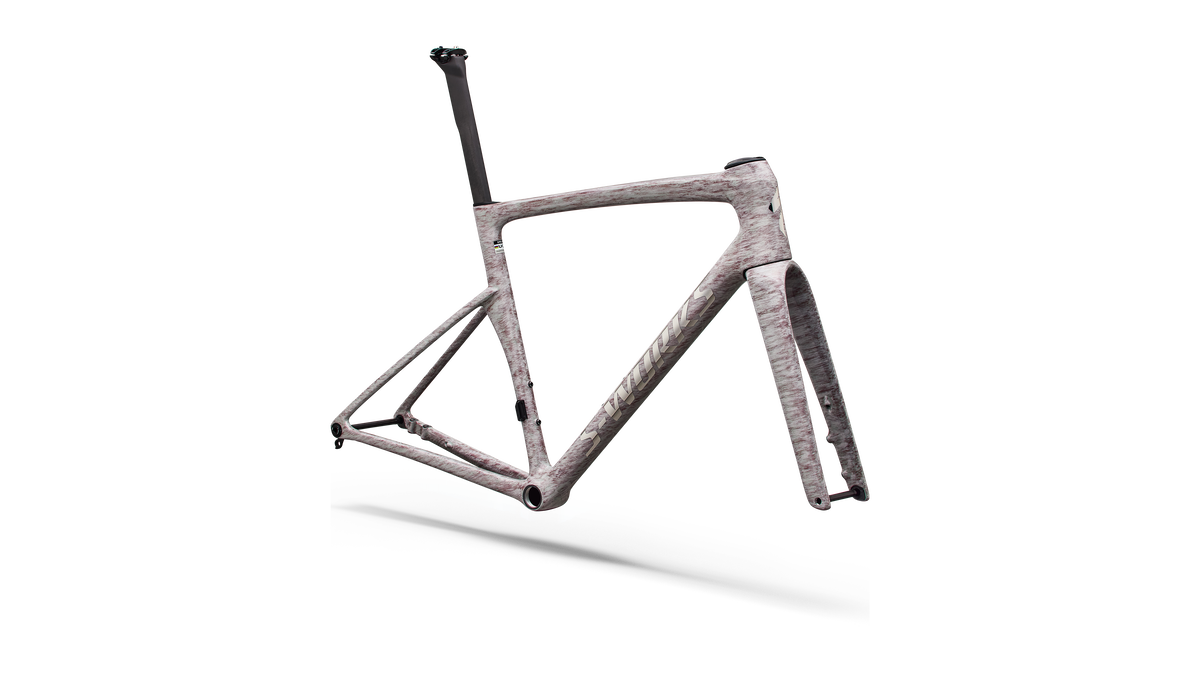 Gloss Dolomite Metallic / Chrome