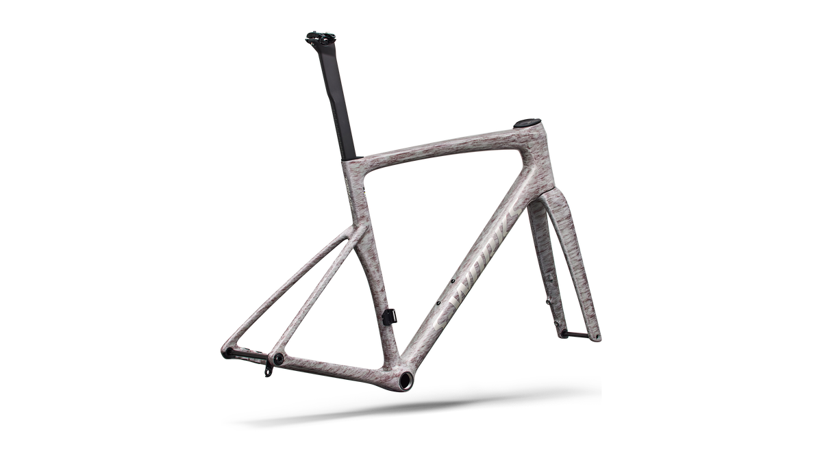 Gloss Dolomite Metallic / Chrome